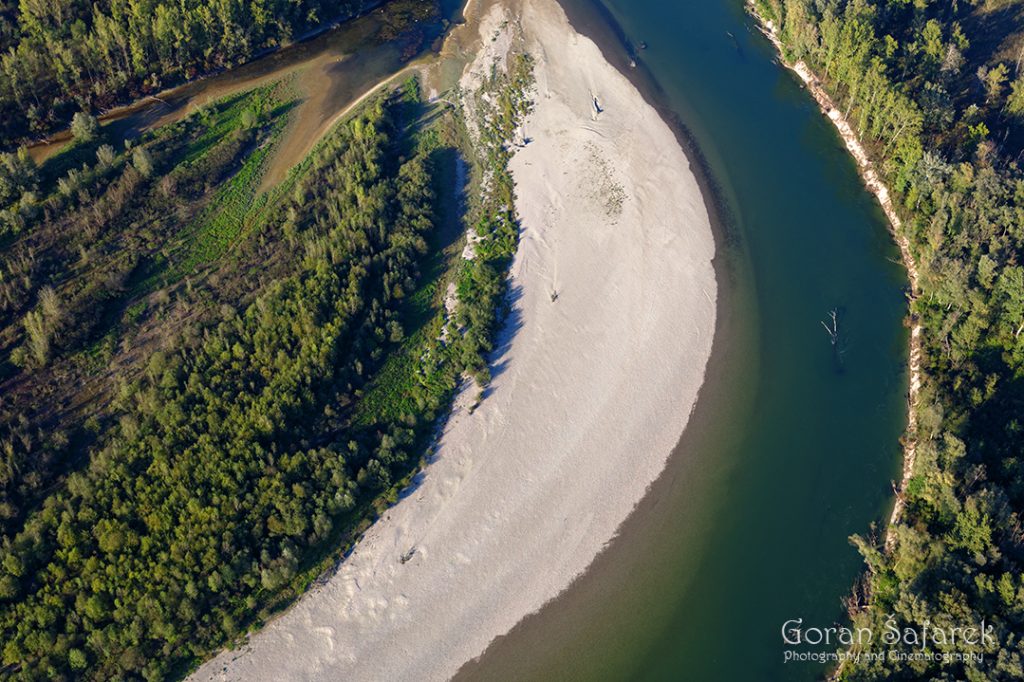 river, erosion, sediment, deposition, bar, gravel, colonization, succession